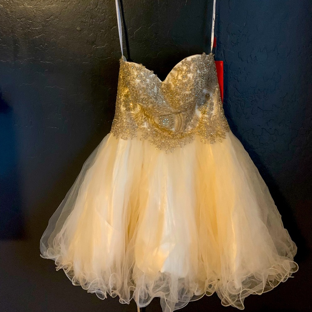 Womans XS Gold prom/Quinceñera dama dress